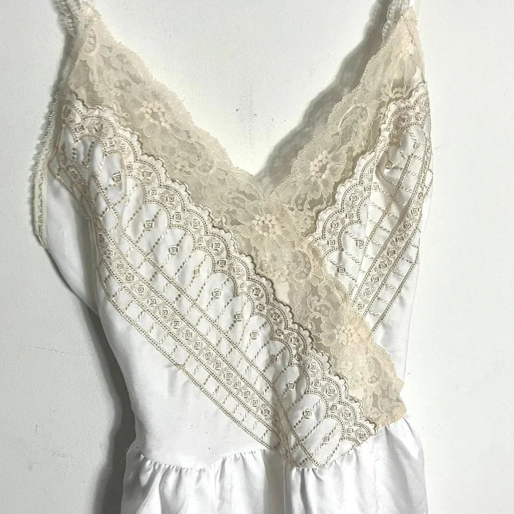 Vintage Victoria’s Secret Gold Crown Label Slip Nightgown Small‎ - Picture 6 of 6